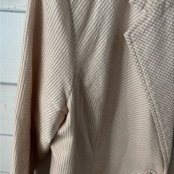 Susan Graver Women's Beige textures Blazer in size large. Great condition! - Picture 13 of 13
